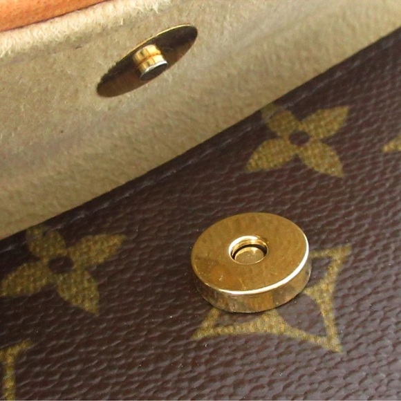 Louis Vuitton Pochette Florentine - Picture 12 of 15